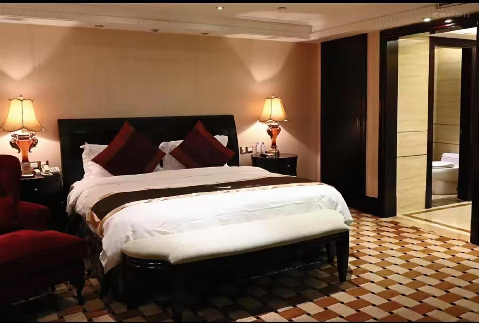 Royal Mediterranean Hotel Guangzhou Exterior foto